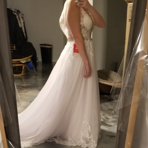 New, never worn wedding dress - Picture 3 of 5